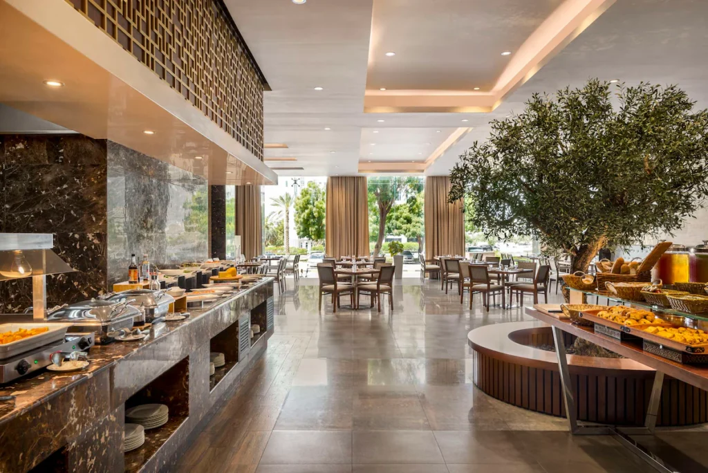 Radisson Hotel Muscat Panorama - Al Muzen Restaurant